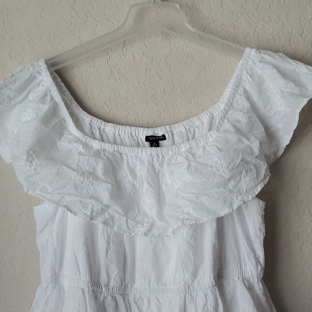 Torrid White Fit & Flare Dress Size 2X Floral Embroidered Pockets Belt - Picture 2 of 8
